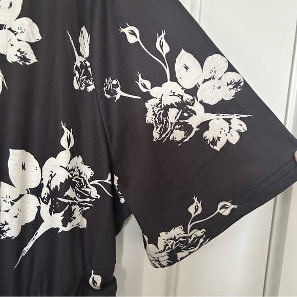 BLOOMCHIC Floral Print V Neck Ruffle Ruched T-shirt - Picture 9 of 11